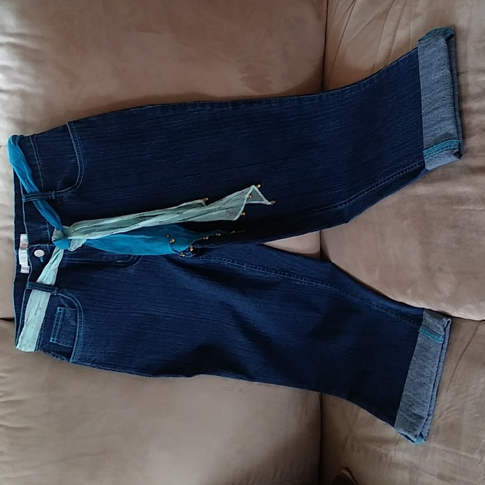Bill Blass capri SZ6 NWOT